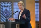 Die Regierende Bürgermeisterin von Berlin, Franziska Giffey (SPD), spricht bei einer Pressekonferenz nach einer Senatssitzung. Foto: Jörg Carstensen/dpa