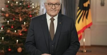 Bundespräsident Frank-Walter Steinmeier rief in seiner Weihnachtsansprache zum Zusammenhalt auf. Foto: Michael Sohn/AP Pool/dpa