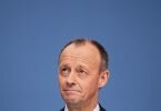 Im Interview äußert sich Merz auch zur aktuellen Corona-Lage: Er rate dazu, die Bevölkerung «nicht in Angst und Schrecken» zu versetzen. Foto: Michael Kappeler/dpa