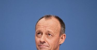 Im Interview äußert sich Merz auch zur aktuellen Corona-Lage: Er rate dazu, die Bevölkerung «nicht in Angst und Schrecken» zu versetzen. Foto: Michael Kappeler/dpa