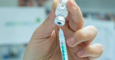 Seit einem Jahr wird in Deutschland gegen das Coronavirus geimpft. Foto: Bernd Weißbrod/dpa/Archivbild