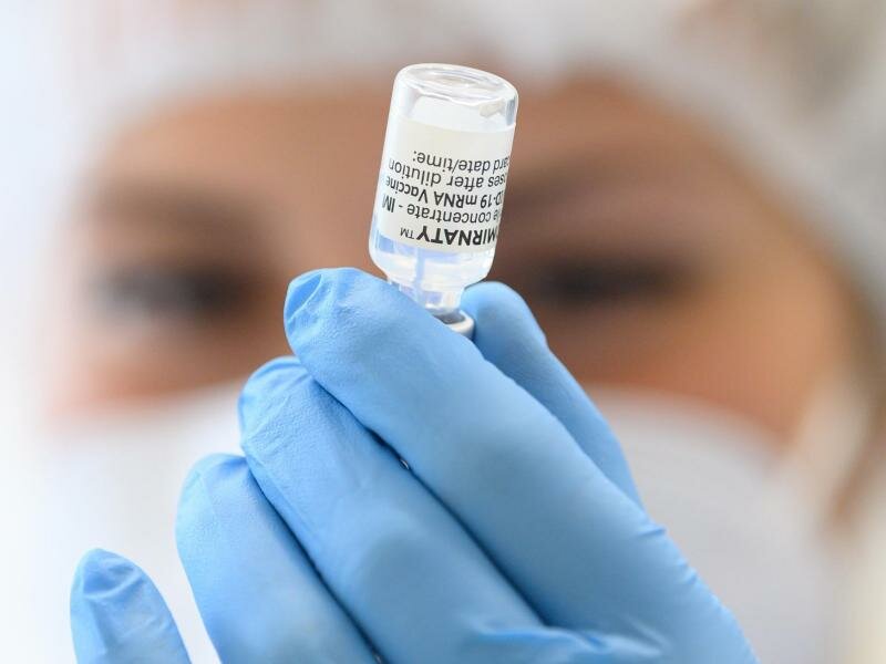 Für die Studie wird der Impfstoff von Pfizer/Biontech verwendet. Foto: Robert Michael/dpa/Symbolbild