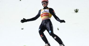 Belegte bei der Qualifikation zum ersten Springen in Oberstdorf Rang zwei: Karl Geiger. Foto: Daniel Karmann/dpa