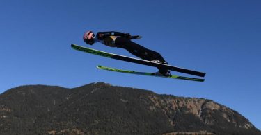 Skispringer Karl Geiger möchte gerne die Vierschanzentournee gewinnen. Foto: Angelika Warmuth/dpa