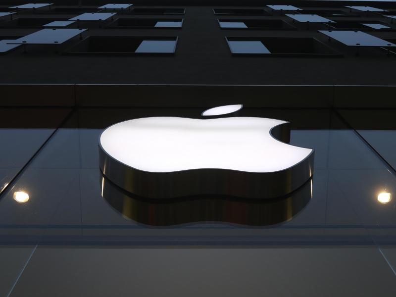 Apple hat einen Börsenwert von drei Billionen Dollar erreicht. Foto: Matthias Schrader/AP/dpa/Archivbild