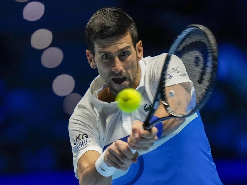 Der Tennisspieler Novak Djokovic hat noch Hoffnungen am Turnier teilnehmen zu dürfen. Foto: Luca Bruno/AP/dpa