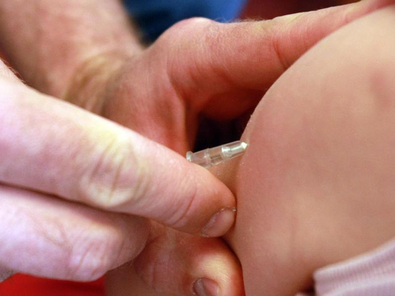 US-Experten rechnen noch im ersten Halbjahr 2022 mit der Zulassung eines Corona-Impfstoffes für Kleinkinder. Foto: Patrick Seeger/dpa