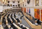 Österreichs Parlament hat für eine Corona-Impfpflicht gestimmt. Foto: Lisa Leutner/AP/dpa