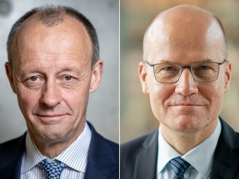 Unionsfraktionschef Ralph Brinkhaus (r) verzichtet zugunsten des künftigen CDU-Vorsitzenden Friedrich Merz auf eine erneute Kandidatur für den Fraktionsvorsitz. Foto: Michael Kappeler/Kay Nietfeld/dpa