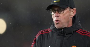 Trainer Ralf Rangnick und Manchester United kamen nicht über ein 1:1 in Burnley hinaus. Foto: Jon Super/AP/dpa