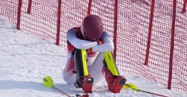 Mikaela Shiffrin schied auch im Slalom aus. Foto: Robert F. Bukaty/AP/dpa
