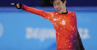 US-Star Nathan Chen ist Olympiasieger im Eiskunstlaufen. Foto: David J. Phillip/AP/dpa