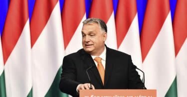 Viktor Orban hat immer wieder scharfe Attacken gegen die «Bürokraten in Brüssel» geritten, sich aber mit Austrittsdrohungen bislang zurückgehalten. Foto: Anna Szilagyi/AP/dpa