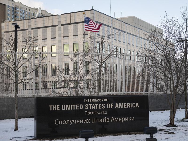 Die US-Botschaft in der Hauptstadt der Ukraine. Foto: Andrew Kravchenko/AP/dpa