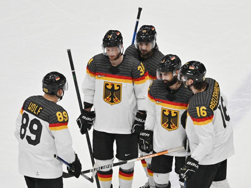 Das deutsche Eishockey-Team musste gegen die Slowakei eine 0:4-Niederlage hinnehmen. Foto: Peter Kneffel/dpa