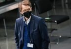 Gesundheitsminister Karl Lauterbach (SPD) mahnt, dass man sich in der Gesetzgebung auf ein Leben mit Corona einstellen müsse. Foto: Britta Pedersen/dpa-Zentralbild/dpa