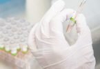 Es wird vermutet, dass viele Menschen ihre Infektion nicht mehr über einen PCR-Test bestätigen lassen. Foto: Julian Stratenschulte/dpa