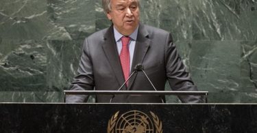 UN-Generalsekretär António Guterres spricht in der UN-Vollversammlung. Foto: John Minchillo/AP/dpa