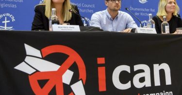 Beatrice Fihn, Daniel Högsta und Grethe Ostern von der Internationalen Kampagne zur Abschaffung von Atomwaffen (ICAN). Foto: Martial Trezzini/KEYSTONE/dpa