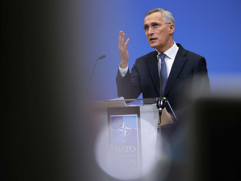 Nato-Generalsekretär Jens Stoltenberg leitete den Sondergipfel der Staats- und Regierungschefs der Nato-Staaten. Foto: Olivier Matthys/AP/dpa
