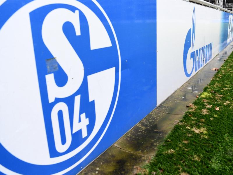 Der FC Schalke 04 trennte sich von Sponsor Gazprom. Foto: Caroline Seidel-Dißmann/dpa