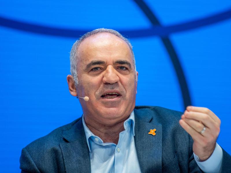 Ex-Schachweltmeister Garri Kasparow kritisiert Wladimir Putin. Foto: Lino Mirgeler/dpa