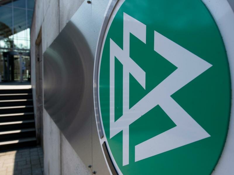 Beim Deutschen Fußball-Bund gab es Durchsuchungen. Foto: Boris Roessler/dpa