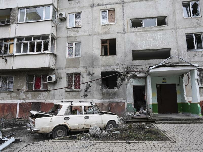 In der ukrainischen Großstadt Mariupol und für die Stadt Wolnowacha gilt eine Feuerpause für humanitäre Korridore. Foto: Evgeniy Maloletka/AP/dpa