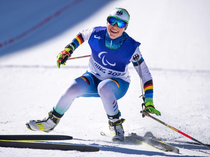 Die sehbehinderte Linn Kazmaier gewann Biathlon-Silber. Foto: Jens Büttner/dpa-Zentralbild/dpa