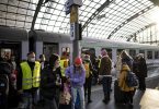 Kriegsflüchtlinge aus der Ukraine kommen am Berliner Hauptbahnhof an. Foto: Fabian Sommer/dpa