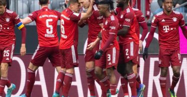 Der FC Bayern München um Abwehr-Chef Niklas Süle (M.) spielte nur unentschieden gegen Leverkusen. Foto: Sven Hoppe/dpa