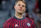 Beim Abschlusstraining der Bayern hechtet Torwart Manuel Neuer wieder über den Platz - steht sein Comeback bevor?. Foto: Sven Hoppe/dpa