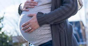 Doulas unterstützen die Frauen nicht nur unter der Geburt, sondern auch während der Schwangerschaft. Foto: Christin Klose/dpa-tmn