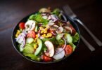 Der Bund für Umwelt und Naturschutz (BUND) hat zum deutschlandweiten «Tag der gesunden Ernährung» aufgerufen, gesunde Lebensmittel und den Schutz der Erde in Einklang zu bringen. Foto: Sina Schuldt/dpa
