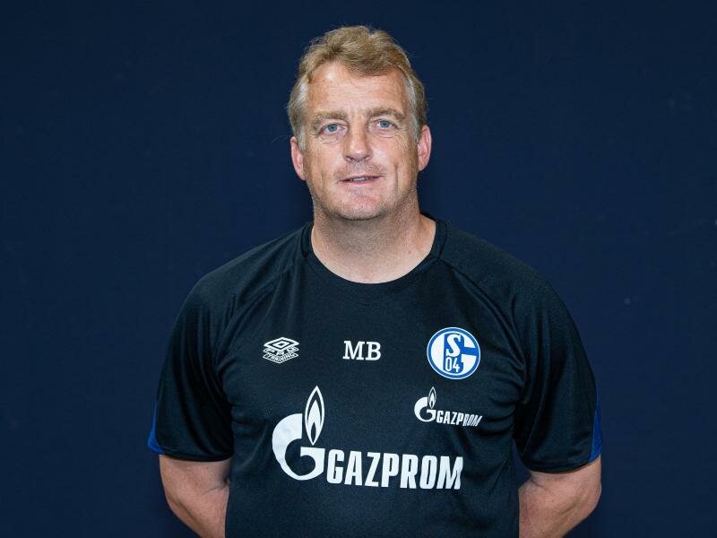 Schalkes bisheriger Co-Trainer Mike Büskens übernimmt den Posten als Cheftrainer bis zum Saisonende. Foto: Guido Kirchner/dpa