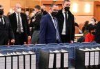 Der Verfassungsschutz will die AfD weiter als Verdachtsfall führen und entsprechend beobachten. Foto: Federico Gambarini/dpa