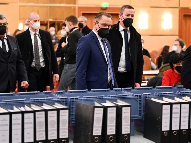 Der Verfassungsschutz will die AfD weiter als Verdachtsfall führen und entsprechend beobachten. Foto: Federico Gambarini/dpa