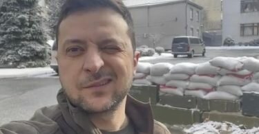 Ist nicht bereit, die Unabhängigkeit der selbst ernannten «Volksrepubliken» sowie die russische Herrschaft über die Krim anzuerkennen: Ukraines Präsident Wolodymyr Selenskyj. Foto: Uncredited/Ukrainian Presidential Press Office/AP/dpa