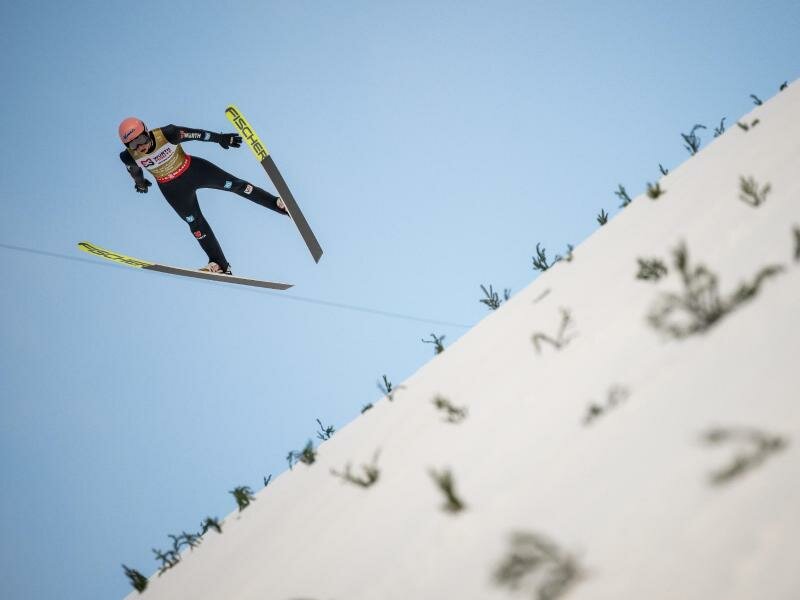 Karl Geiger ist bei der Skiflug-WM&nbsp;mittlerweile weit abgeschlagen. Foto: Daniel Kopatsch/Fa/dpa
