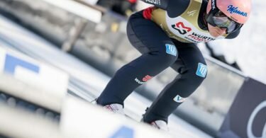 Skispringer Karl Geiger hat beim Einzel in Vikersund keine Medaillenchancen mehr. Foto: Dominik Berchtold/Fa/dpa