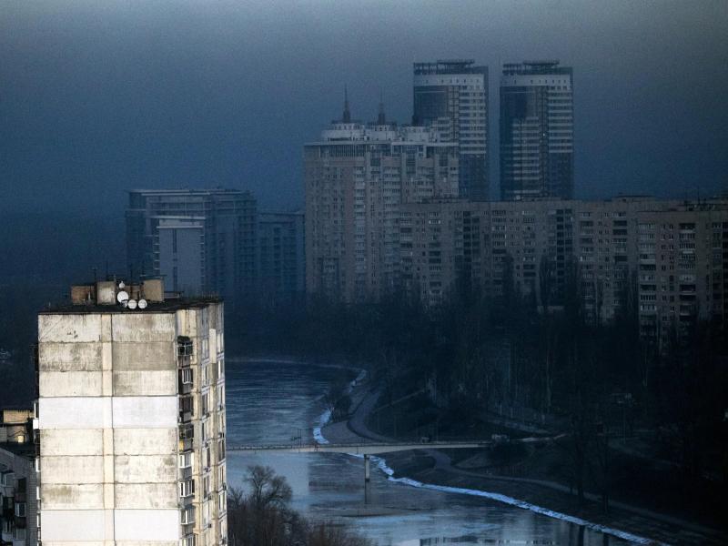 Blick auf Wohnhochhäuser in Kiew. Foto: -/Ukrinform/dpa