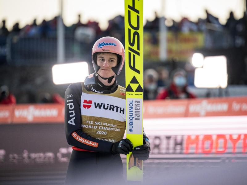 Karl Geiger hofft bei der Skiflug-WM auf eine Team-Medaille. Foto: Daniel Kopatsch/Fa/dpa