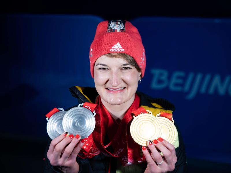 Anna-Lena Forster gewann Silber in der Abfahrt und Super-G, sowie Gold im Slalom und der Kombination in der sitzenden Klasse. Foto: Christoph Soeder/dpa