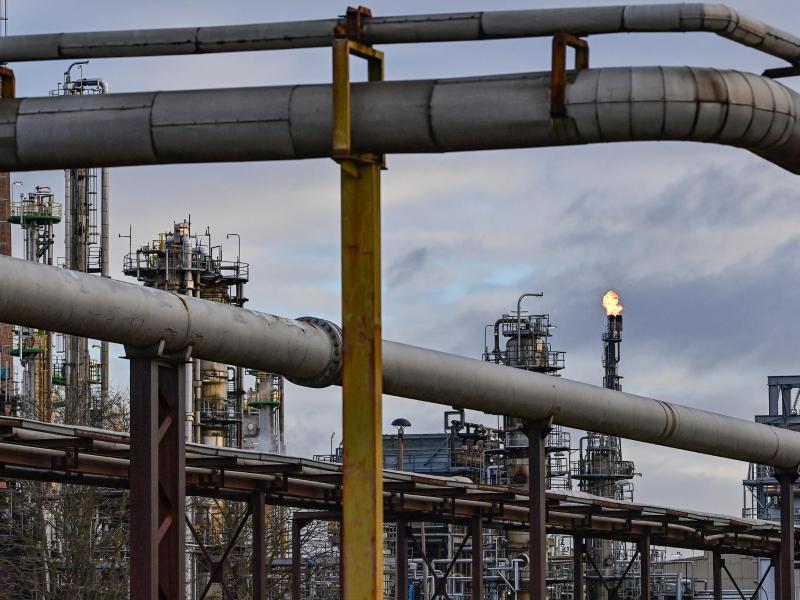 Der russische Ölkonzern Rosneft ist an der PCK-Raffinerie beteiligt. Foto: Patrick Pleul/dpa-Zentralbild/ZB
