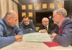 Im Zug nach Kiew: die Ministerpräsidenten von Slowenien, Janez Jansa (l), Polen, Mateusz Morawiecki (2.v.l.), und Tschechien, Petr Fiala (r), sowie der polnische Vize-Regierungschef Jaroslaw Kaczynski. Foto: ---/ Mateusz Morawiecki via Twitter/dpa