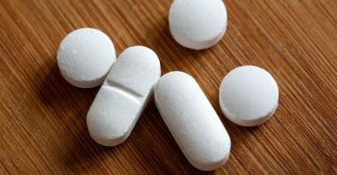 Etwa jeder Dritte nimmt regelmäßig Vitamine in Pulver- oder Pillenform ein. In der Corona-Pandemie ist der Absatz solcher Produkte gestiegen. Foto: Fernando Gutierrez-Juarez/dpa-Zentralbild/dpa