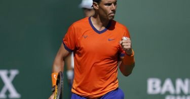 Rafael Nadal jubelt nach dem Gewinn des ersten Satzes. Foto: Marcio Jose Sanchez/AP/dpa
