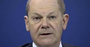 Olaf Scholz (SPD) spricht bei der Pressekonferenz im Bundeskanzleramt nach der Ministerpräsidentenkonferenz (MPK). Foto: Michael Sohn/POOL AP/dpa