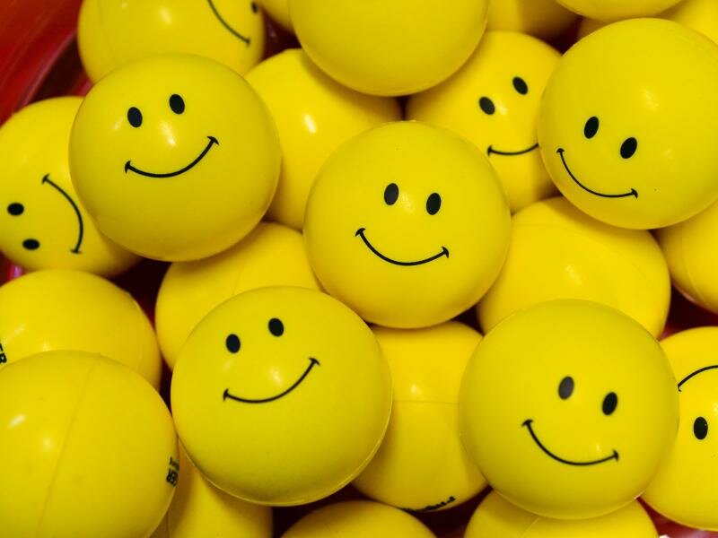 Das Lebensziel vieler Menschen ist es, Glück zu finden. Doch Ratgeber und Co. bauen einen gesellschaftlichen Glücks-Druck auf, von dem es sich eher freizumachen gilt. Foto: Martin Schutt/dpa-Zentralbild/dpa/Archiv