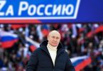Wladimir Putin hält am achten Jahrestag der Einverleibung der Halbinsel Krim eine Rede in Moskau. Foto: Sergei Guneyev/Pool Sputnik/AP/dpa